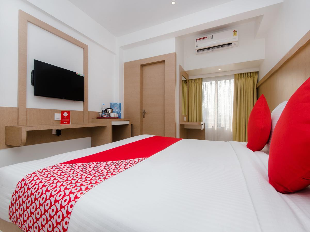 Oyo 13089 Hotel Gold Crest Navi Mumbai Eksteriør bilde