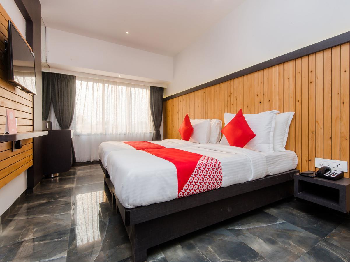 Oyo 13089 Hotel Gold Crest Navi Mumbai Eksteriør bilde