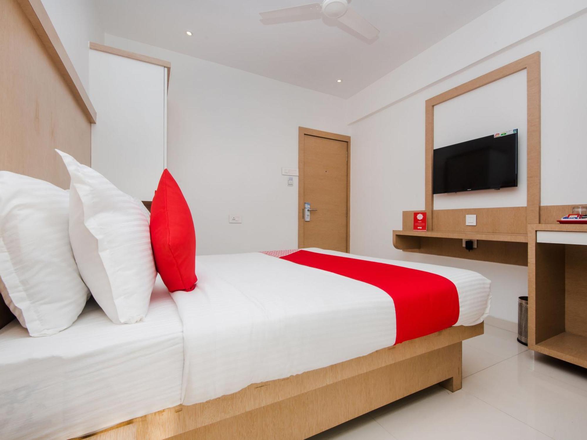 Oyo 13089 Hotel Gold Crest Navi Mumbai Eksteriør bilde